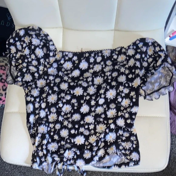 No Boundaries Black and White Floral Blouse - Picture 3 of 4